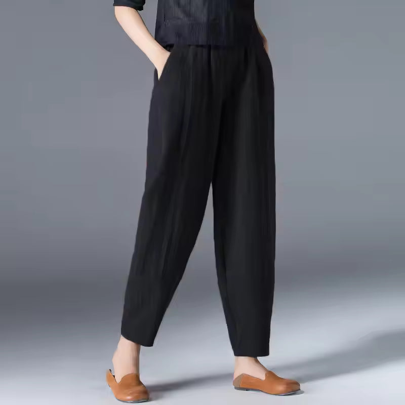 Women's Tapered Trousers | Pants with Pockets - Black